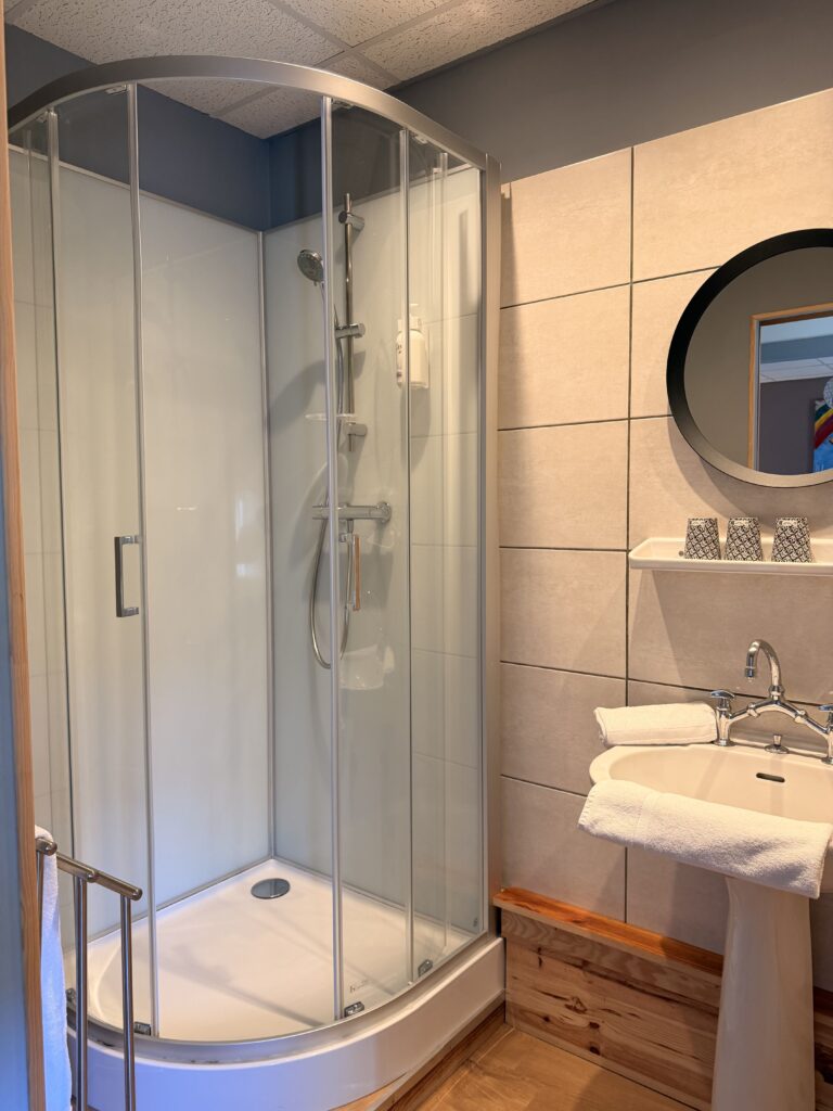 hotel-annexe-chambre12-sdb
