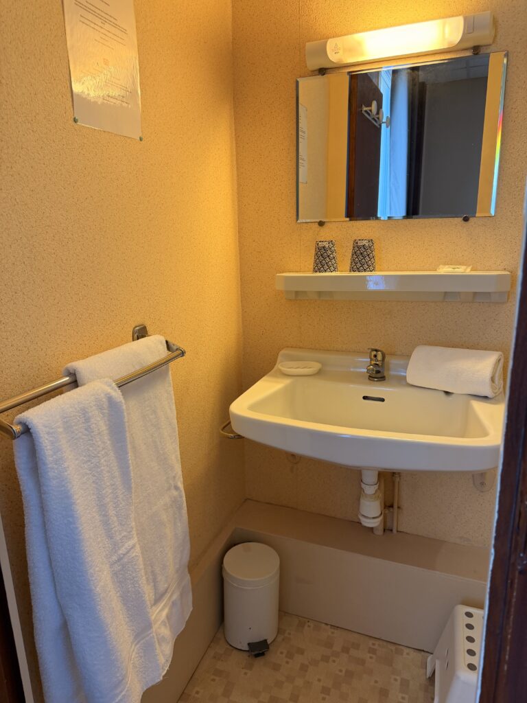 hotel-annexe-chambre10-sdb (2)
