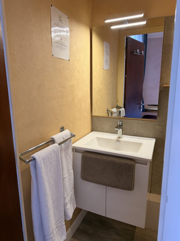 hotel-annexe-chambre11-sdb