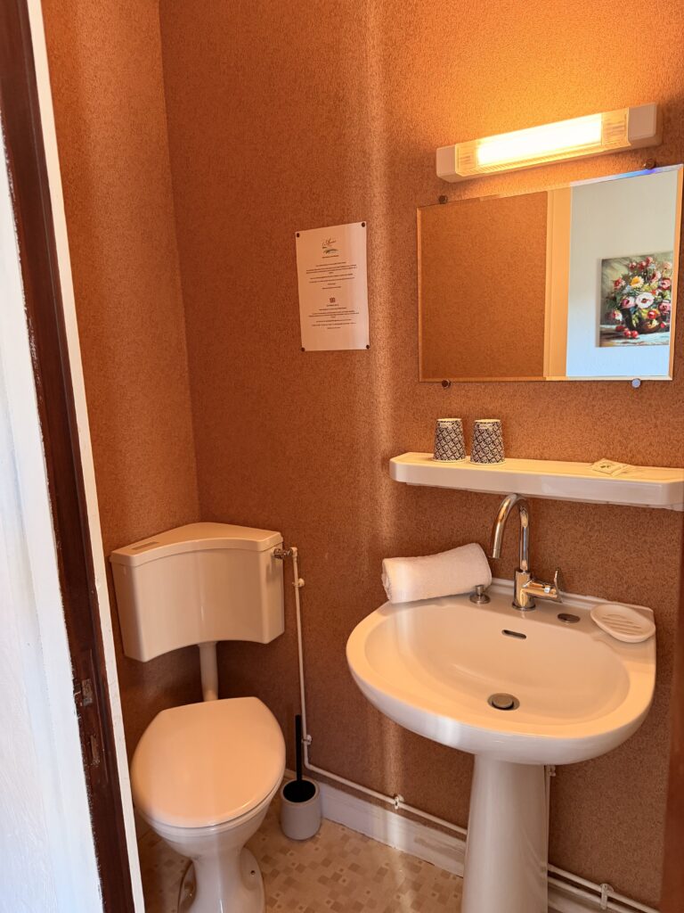 hotel-annexe-chambre15-sdb (2)