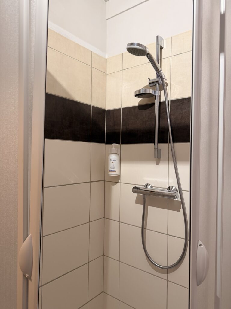 hotel-annexe-chambre16-sdb (2)