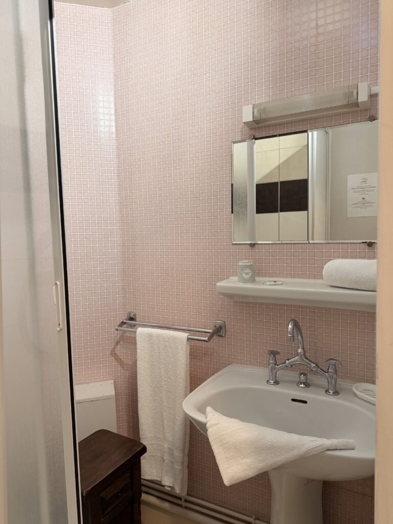 hotel-annexe-chambre16-sdb