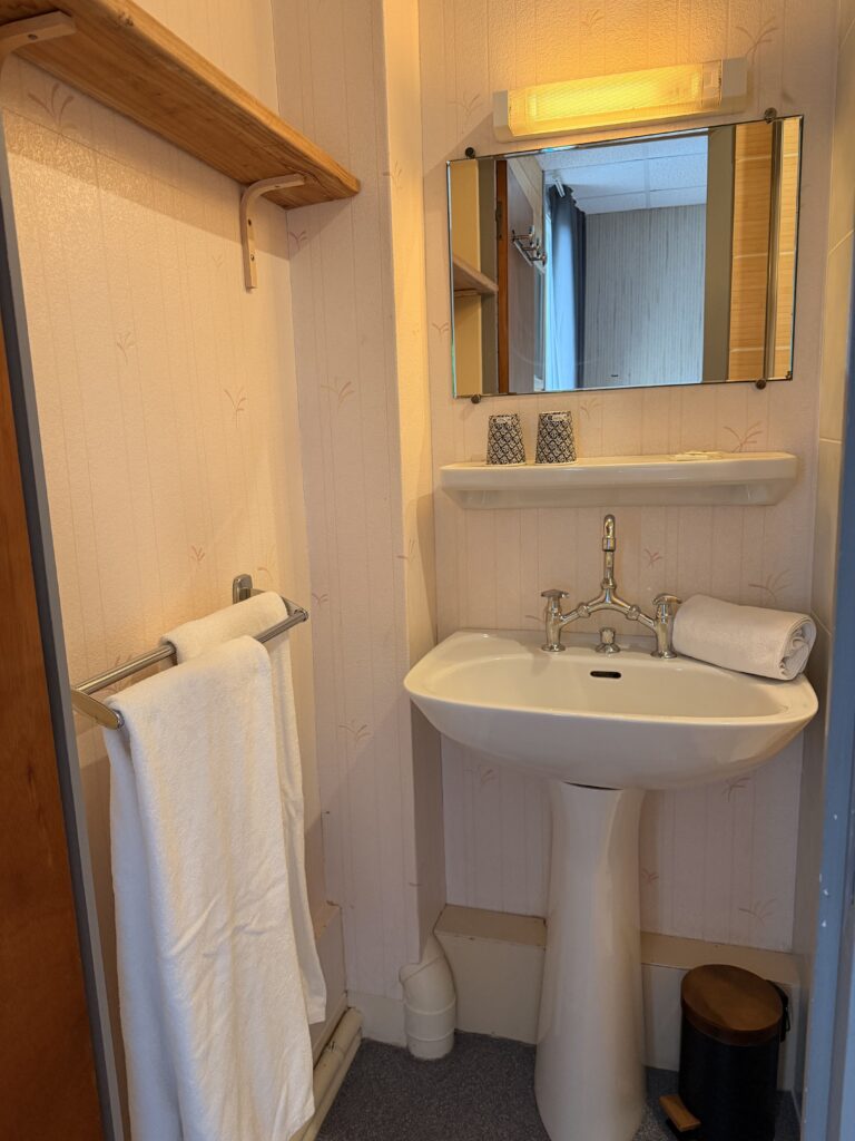 hotel-annexe-chambre19-sdb (3)
