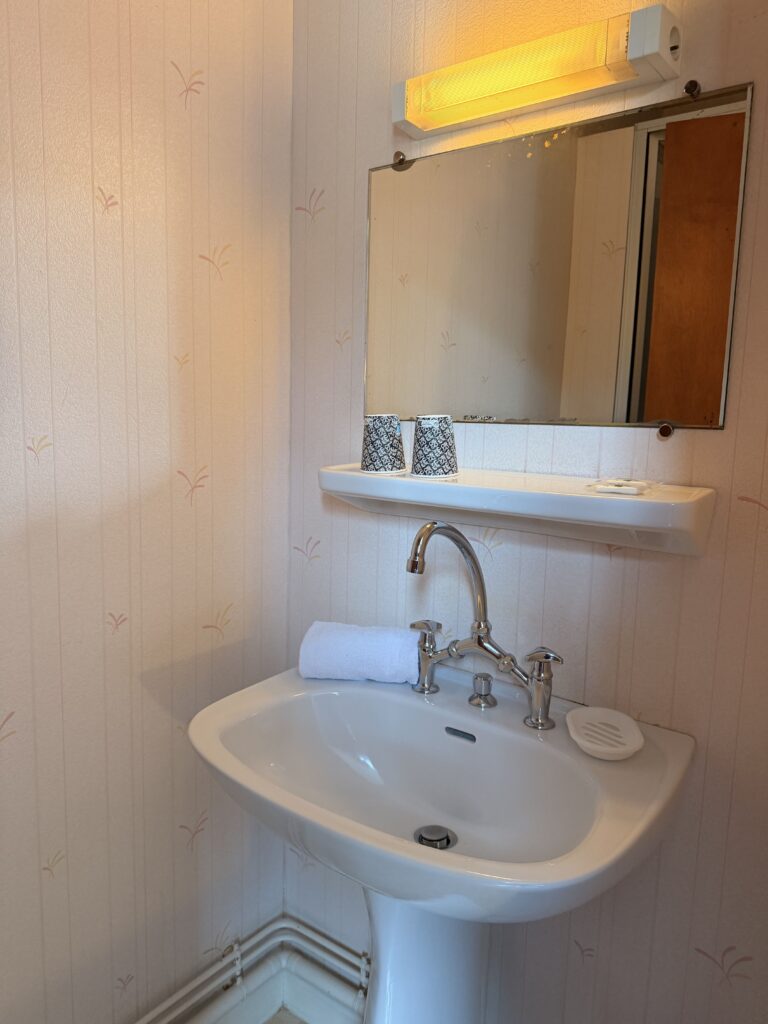 hotel-annexe-chambre20-sdb (2)