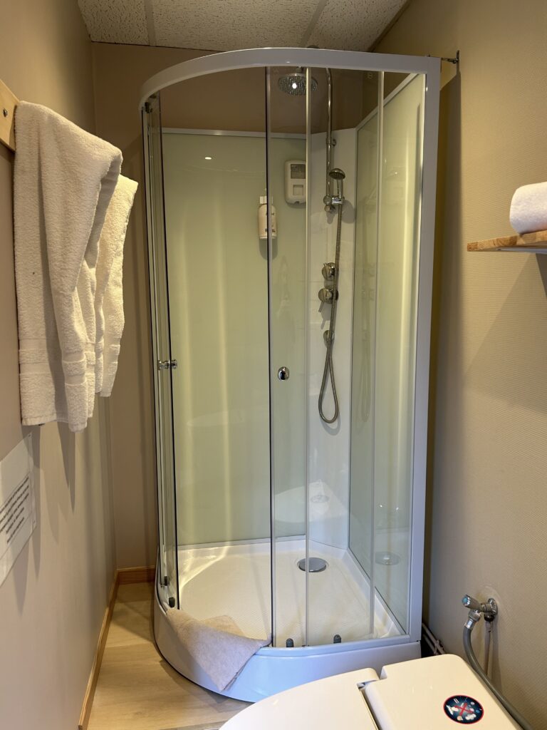 hotel-annexe-chambre22-sdb (2)