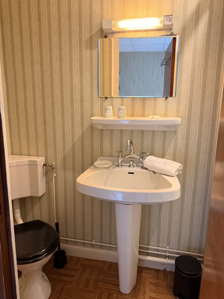 hotel-annexe-chambre25-sdb (2)