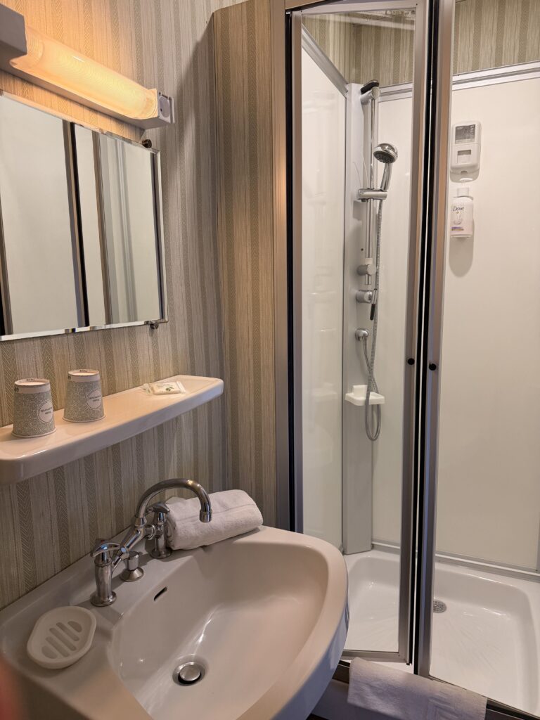 hotel-annexe-chambre25-sdb