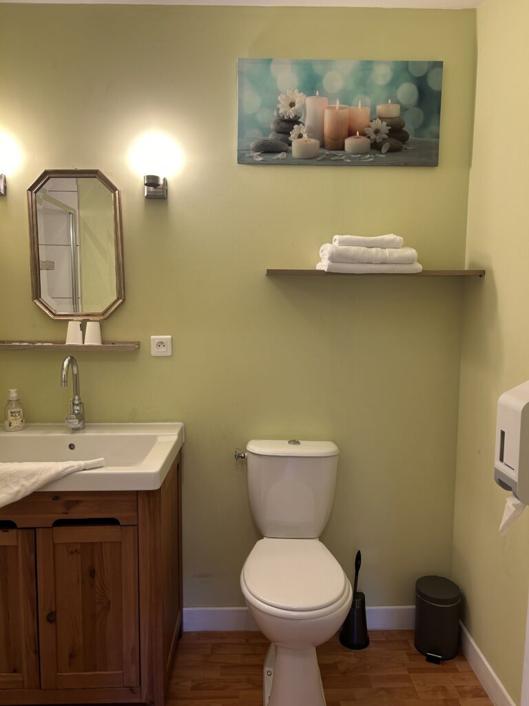 hotel-annexe-chambre3-sdb