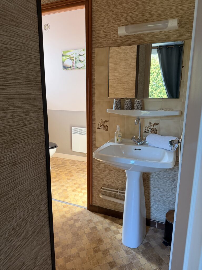 hotel-annexe-chambre7-sdb