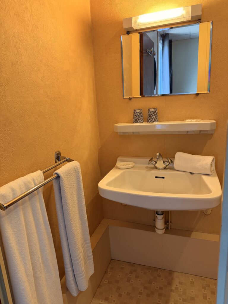 hotel-annexe-chambre9-sdb (2)