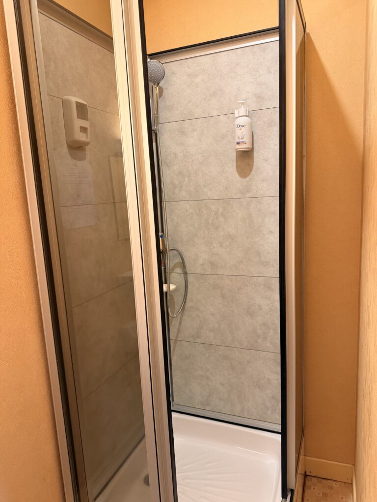 hotel-annexe-chambre9-sdb